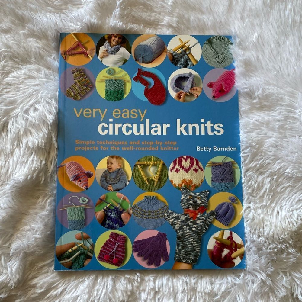 ‎Very Easy Circular Knits Book EUC